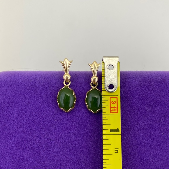 💛 Vintage 14k Gold Drop Earrings with Green Jade |  Ornate Dangle Earrings - Picture 2 of 4